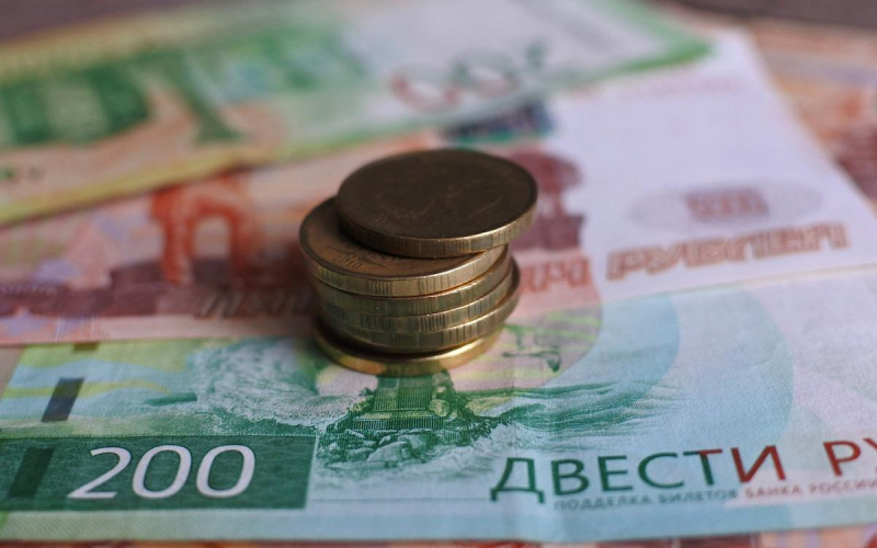 В УК &laquo;Первая&raquo; обновили прогноз по курсу доллара в 2026 году | РБК Инвестиции