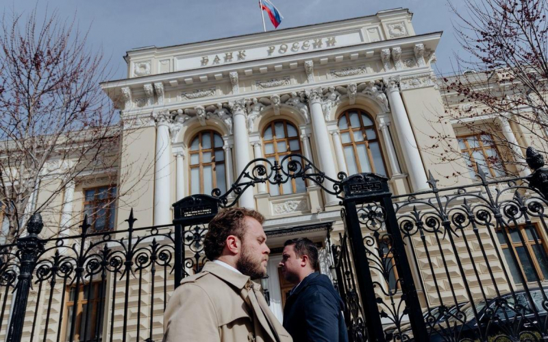 ЦБ: Банки должны усилить контроль при внесении крупных сумм наличными | РБК Инвестиции